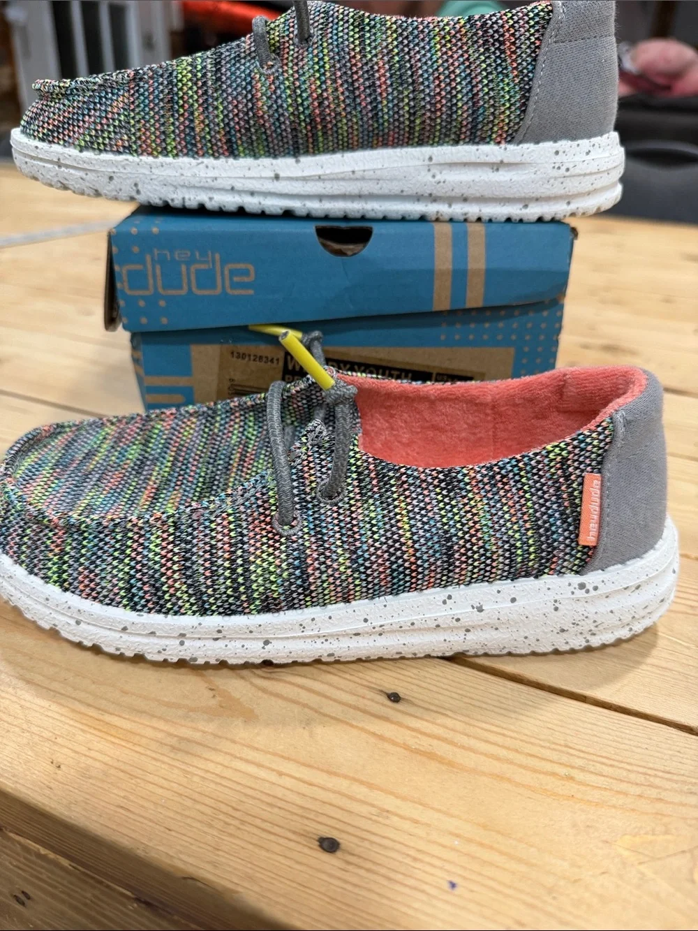 Hey Dude Kids Girls Sz Y1-L2 Multicolor Knit Sneakers with Coral Trim New